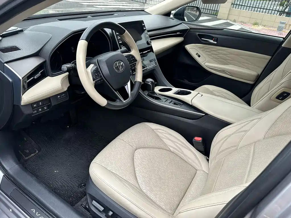Avalon 2.5 L Touring Distinguished CN-V