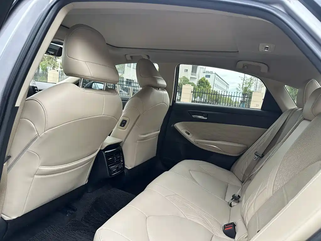 Avalon 2.5 L Touring Distinguished CN-V