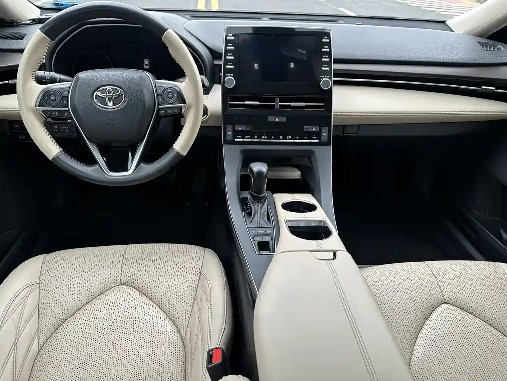 Avalon 2.5 L Touring Distinguished CN-V