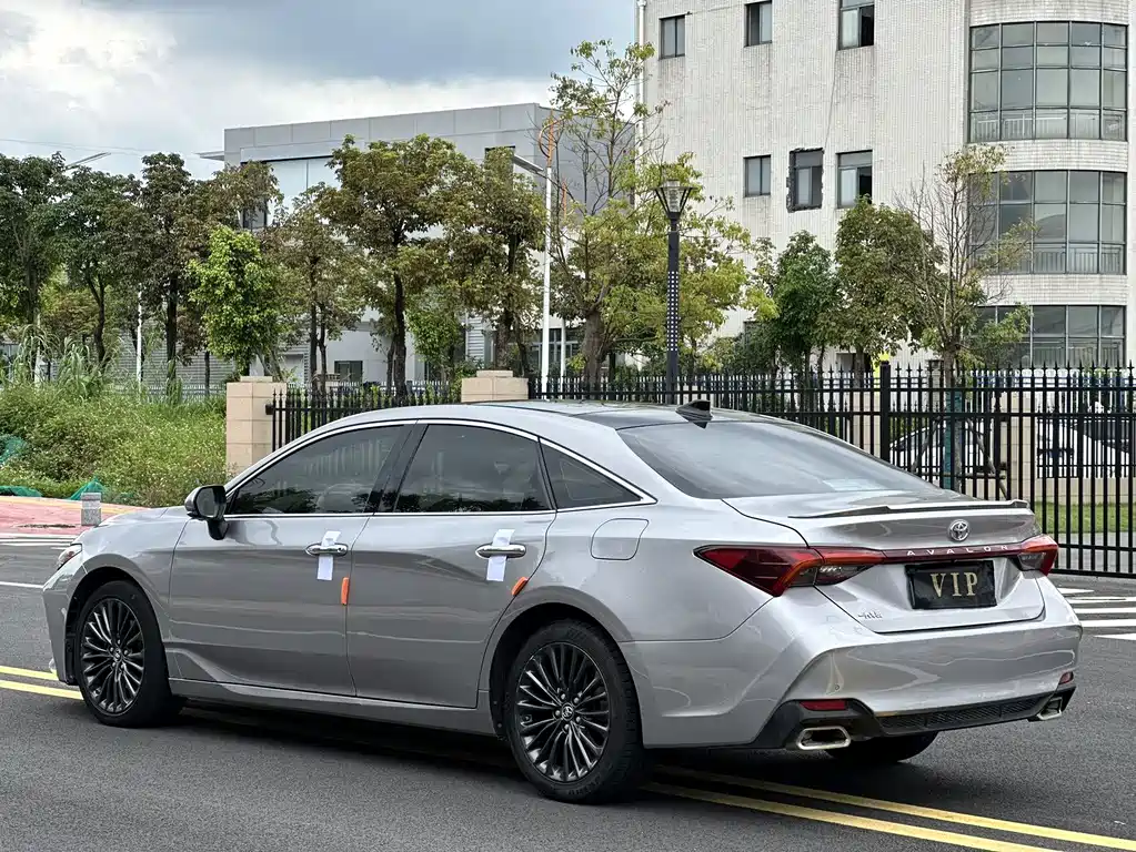 Avalon 2.5 L Touring Distinguished CN-V