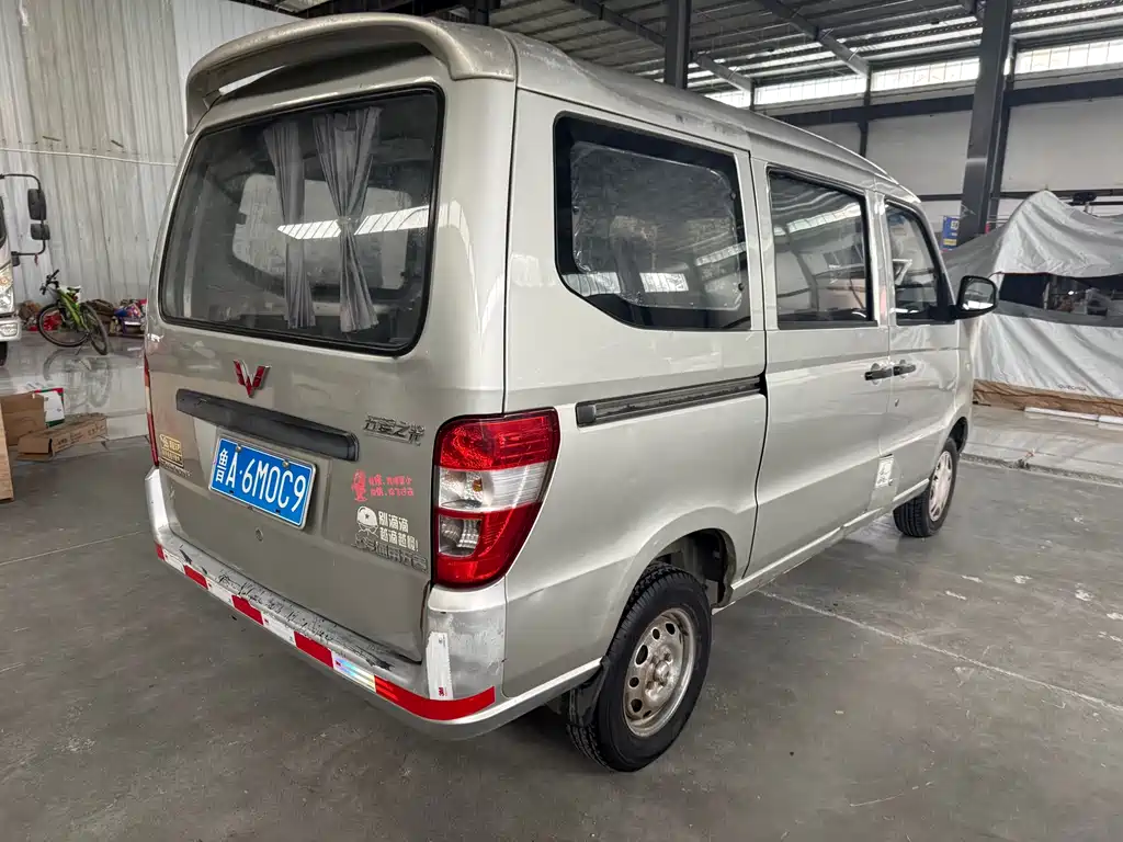 Wuling Zhiguang 五菱之光 2010款 1.0 L基本型