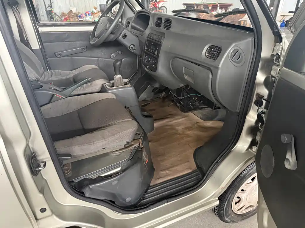 Wuling Zhiguang 五菱之光 2010款 1.0 L基本型