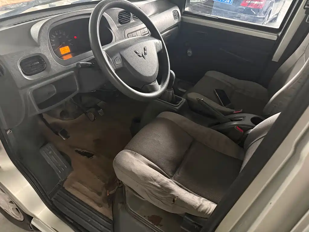 Wuling Zhiguang 五菱之光 2010款 1.0 L基本型