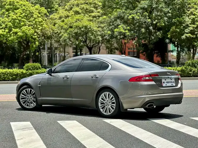 Jaguar XF XF 3.0 L V6 Luxury