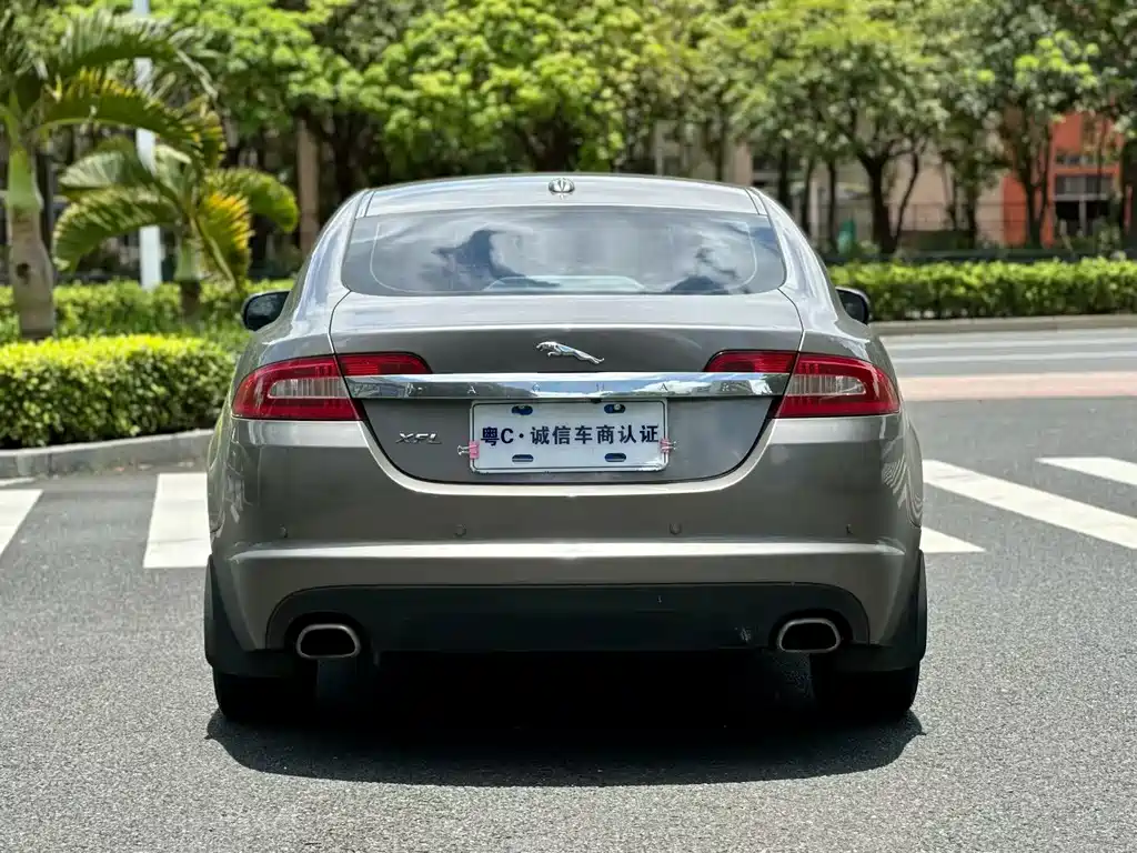 Jaguar XF XF 3.0 L V6 Luxury