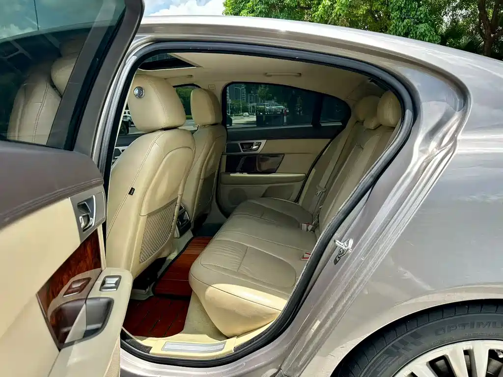 Jaguar XF XF 3.0 L V6 Luxury