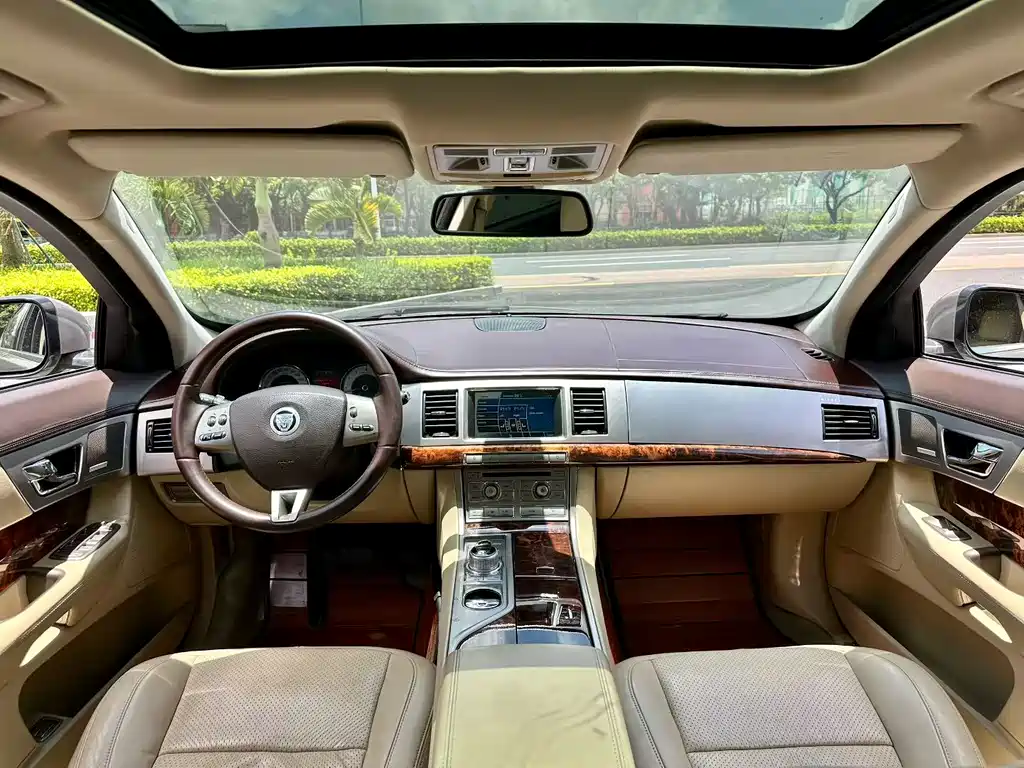 Jaguar XF XF 3.0 L V6 Luxury