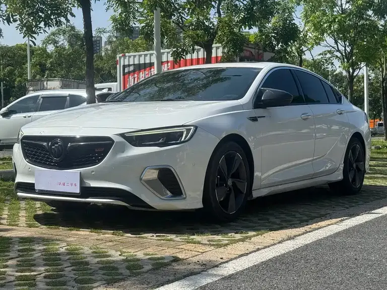 Buick Regal GS 28 T Luxury