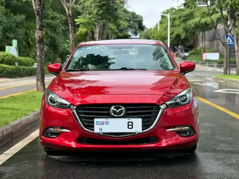 Mazda 3 Axela Cloud Control Sedan 1.5 L Auto Comfort CN-VI