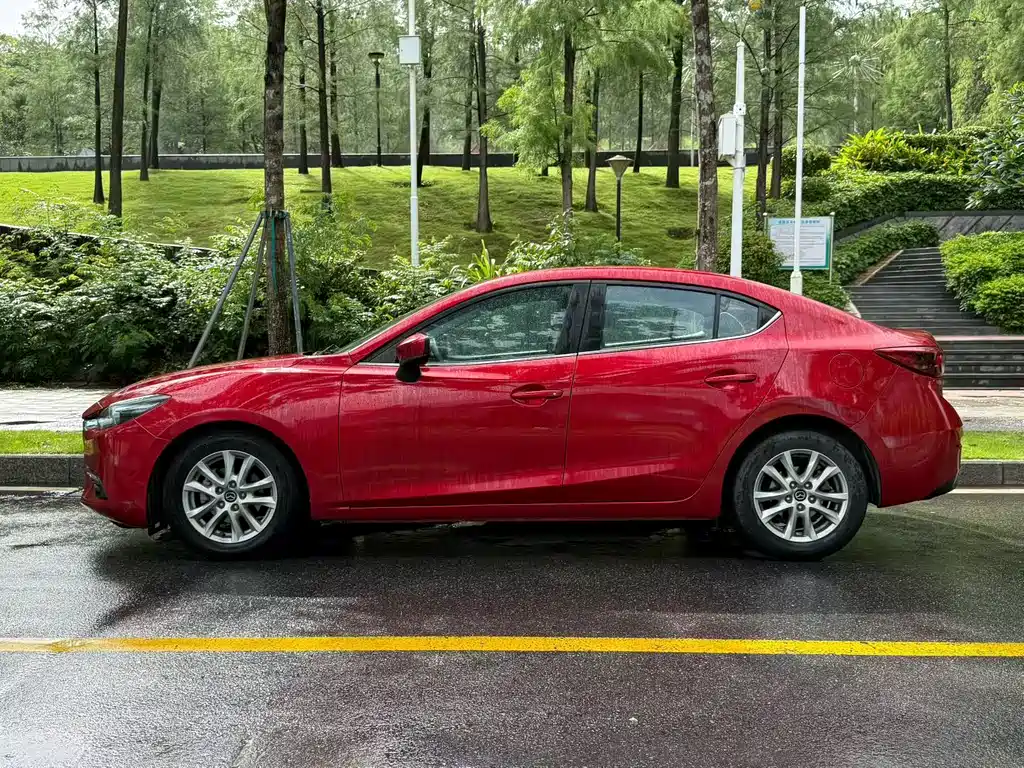 Mazda 3 Axela Cloud Control Sedan 1.5 L Auto Comfort CN-VI