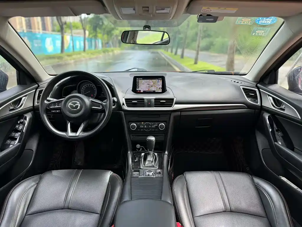 Mazda 3 Axela Cloud Control Sedan 1.5 L Auto Comfort CN-VI