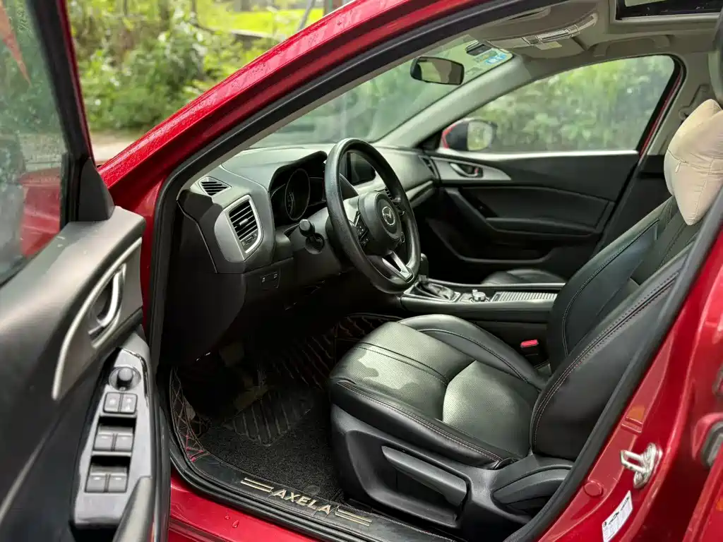 Mazda 3 Axela Cloud Control Sedan 1.5 L Auto Comfort CN-VI