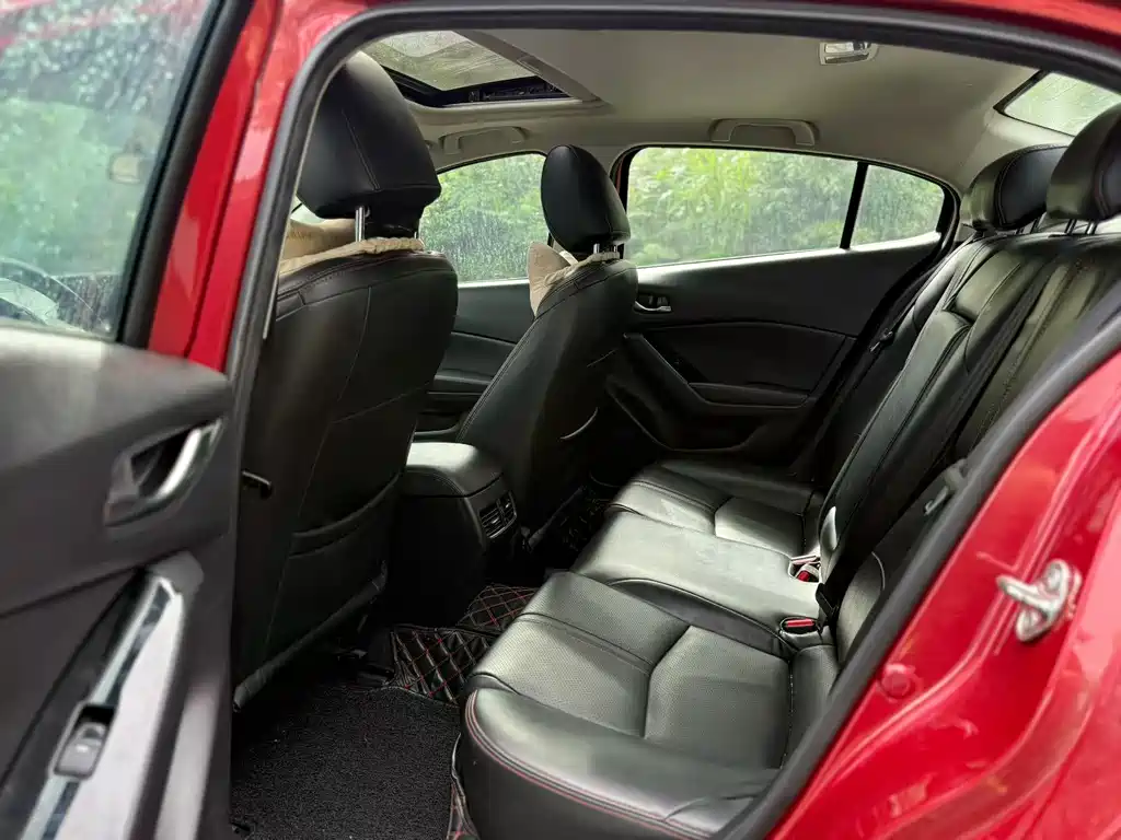 Mazda 3 Axela Cloud Control Sedan 1.5 L Auto Comfort CN-VI