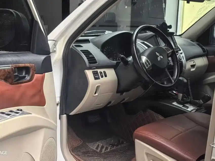 Pajero Sport 3.0 L Auto 4 WD Flagship