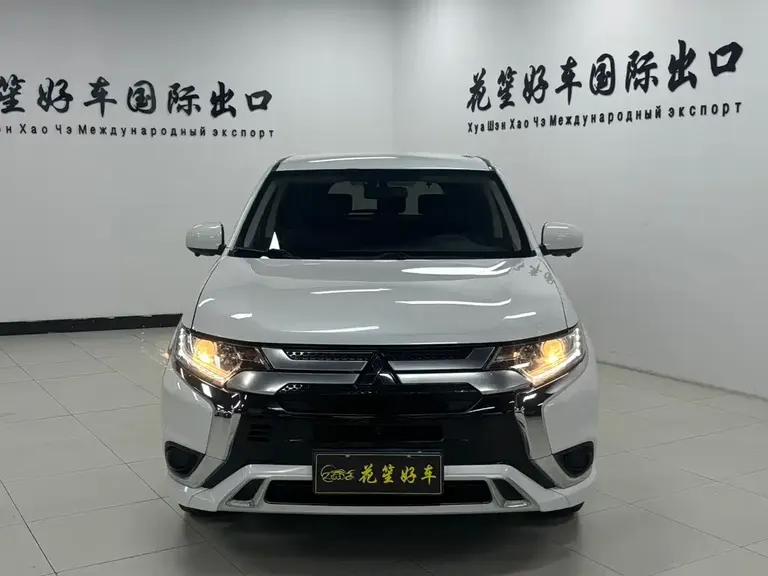 Mitsubishi Outlander 2.0 L 2 WD Smooth Travel 5-seat