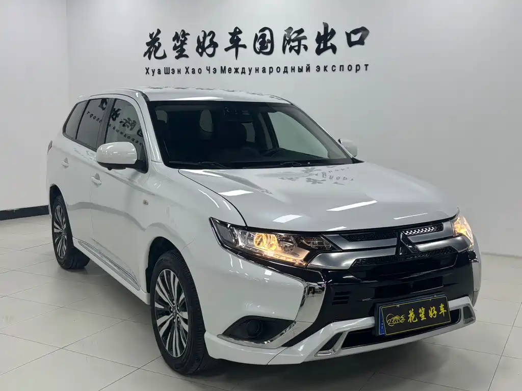 Outlander 2.0 L 2 WD Smooth Travel 5-seat