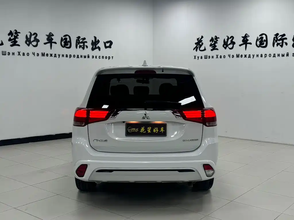 Outlander 2.0 L 2 WD Smooth Travel 5-seat