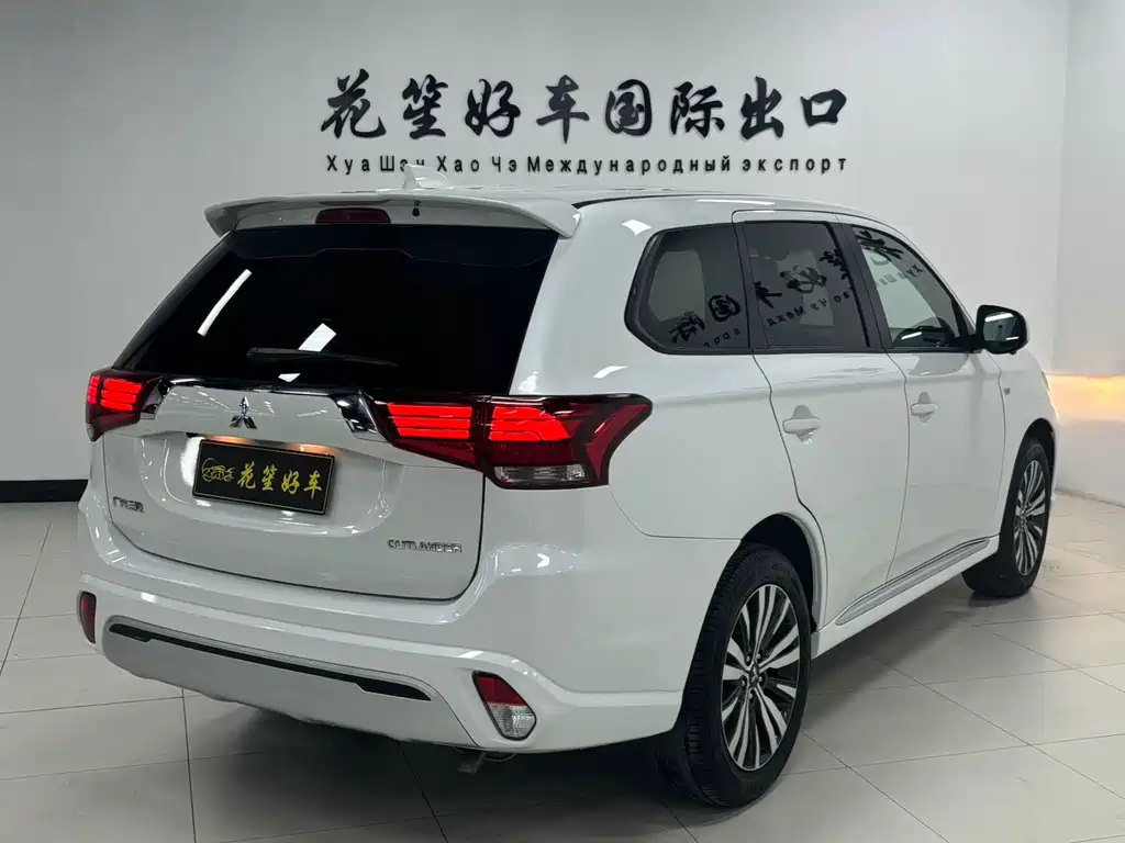 Outlander 2.0 L 2 WD Smooth Travel 5-seat