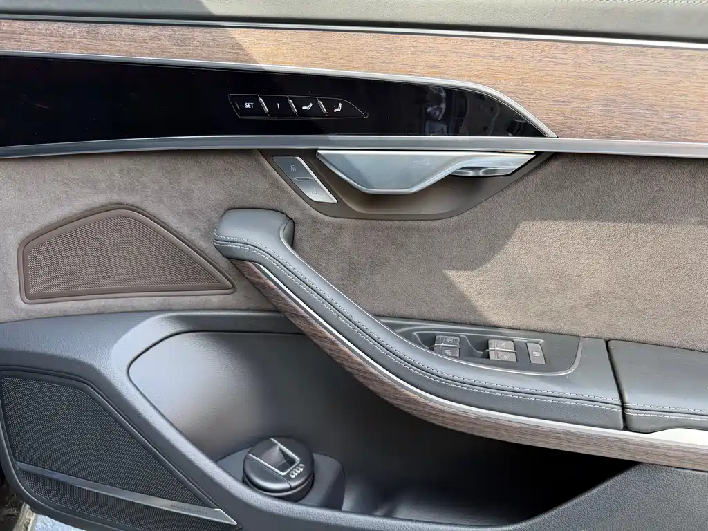 Audi A8 A8 L 55 TFSI quattro Flagship