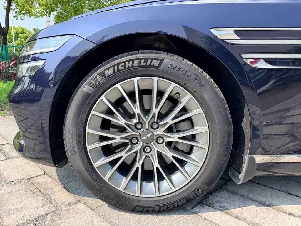 Genesis G80 捷尼赛思G80 2023款 2.5 T 后驱豪华版