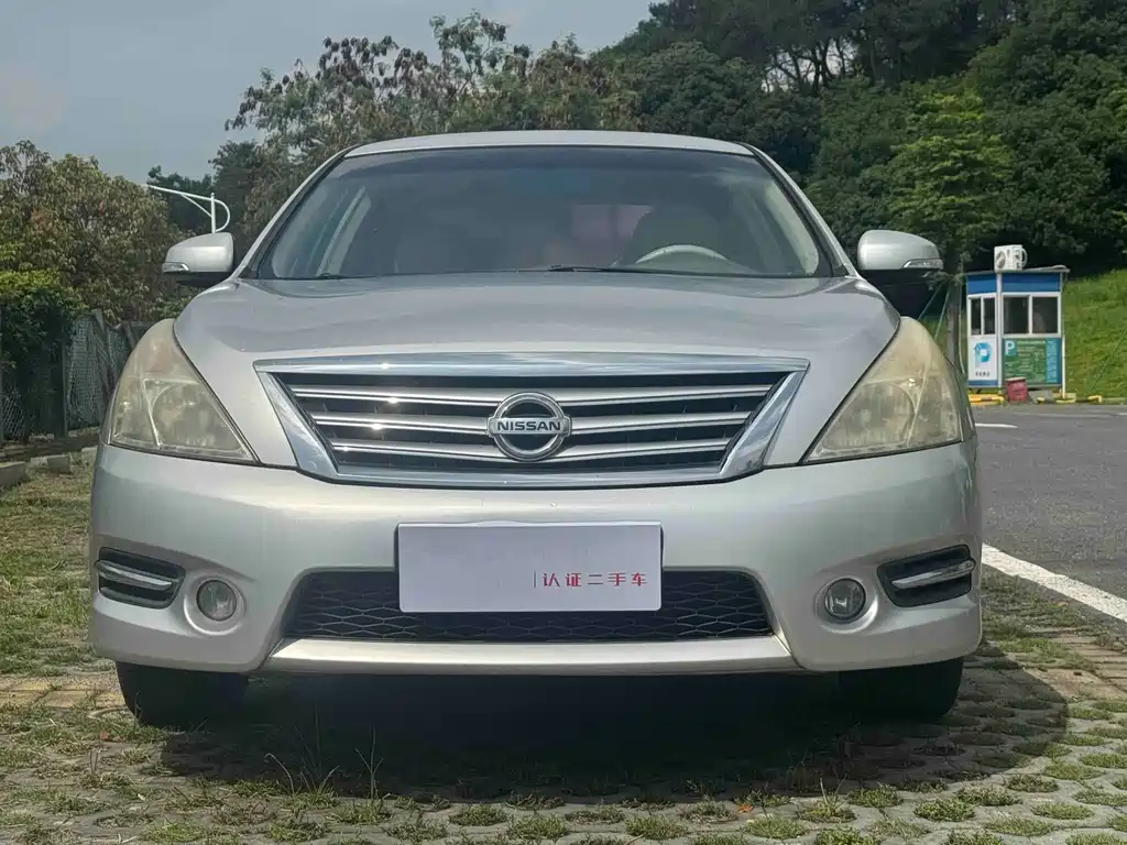 Teana 2.0 L XE Standard