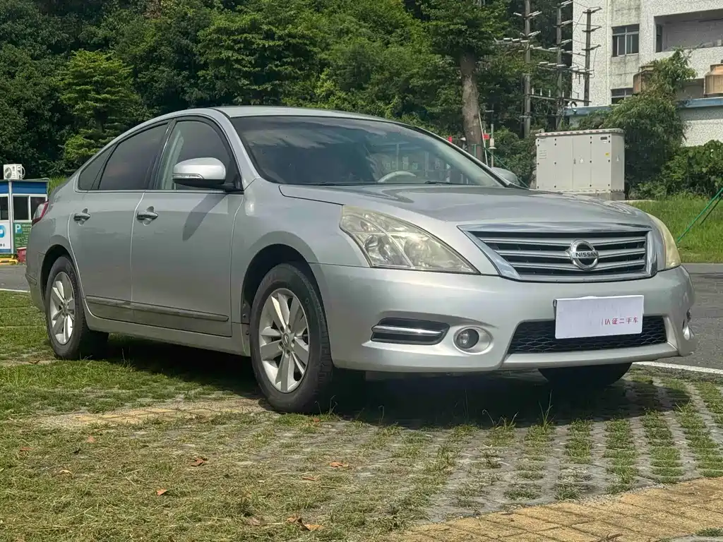 Teana 2.0 L XE Standard