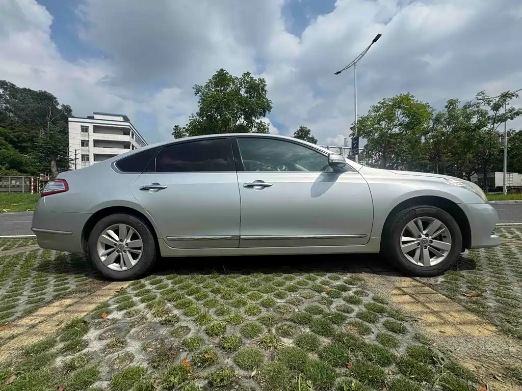 Teana 2.0 L XE Standard