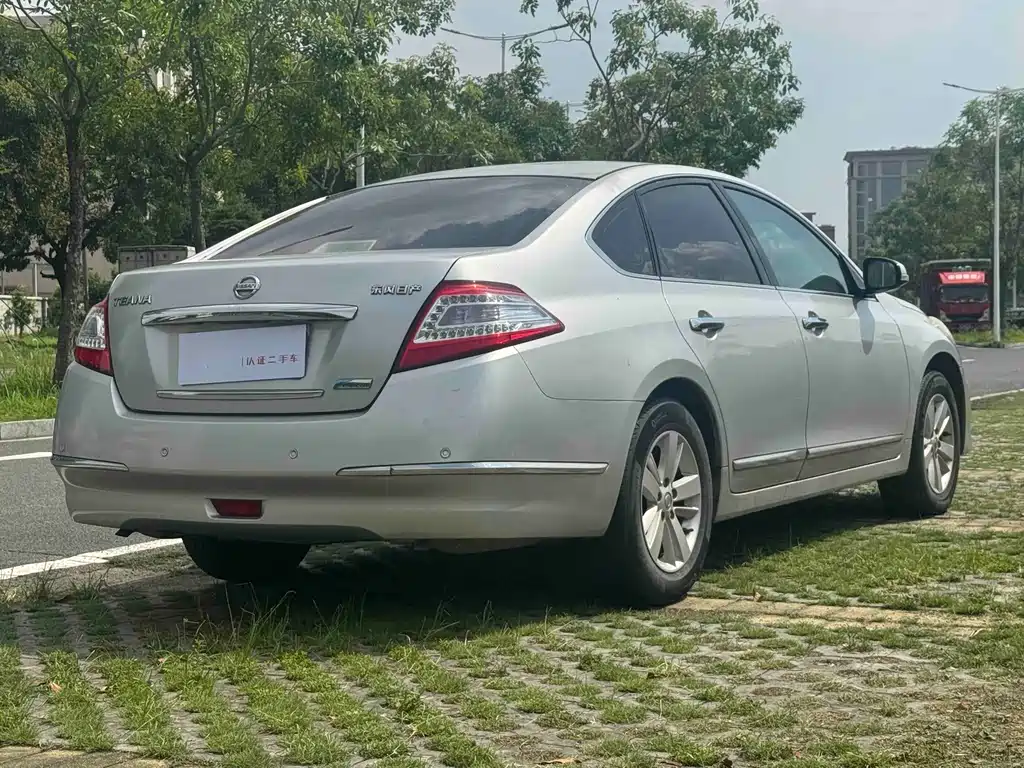 Teana 2.0 L XE Standard