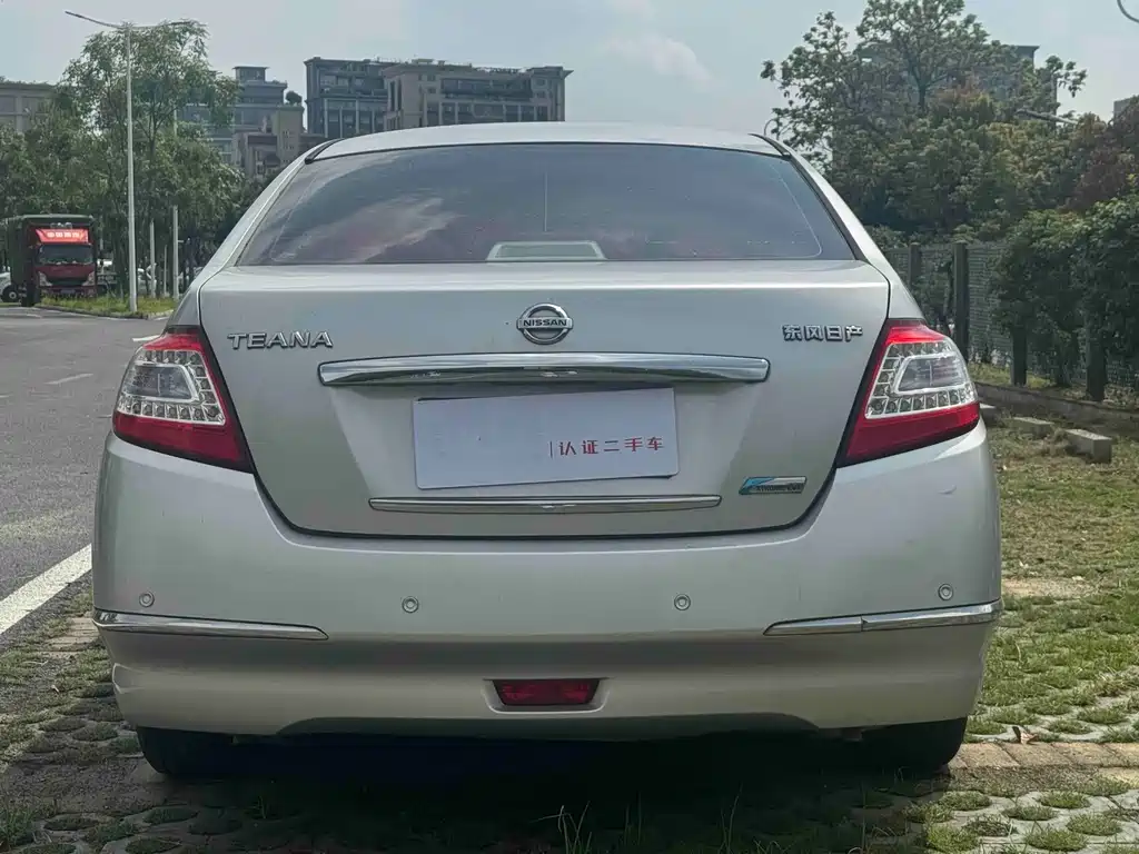 Teana 2.0 L XE Standard