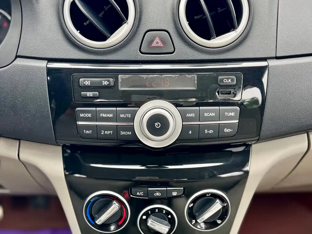 Yuexiang V3 悦翔V3 2015款 1.4 L 手动温馨型 国IV