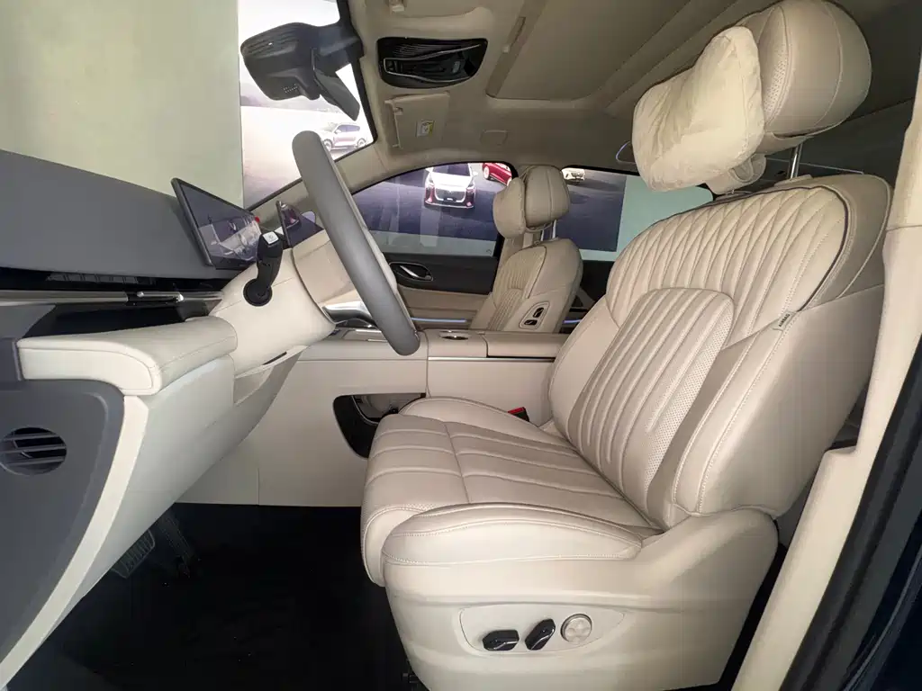 Voyah Dreamer PHEV 4 WD Flagship Kunpeng