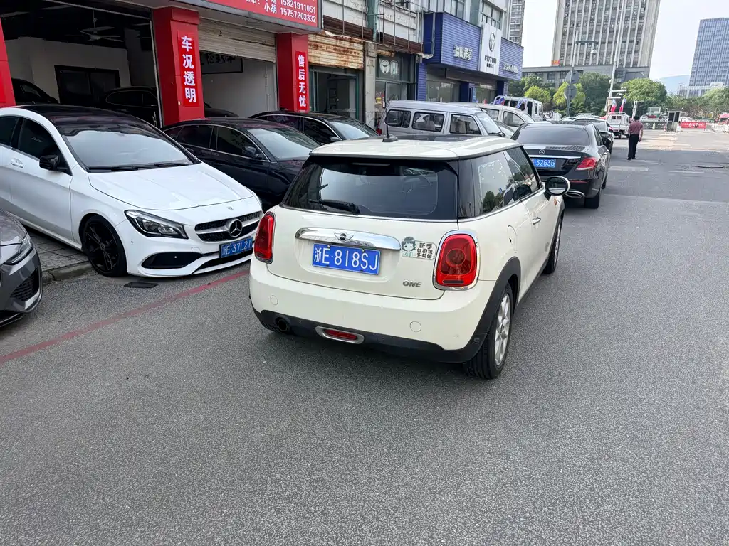MINI 1.2 T ONE Pioneer