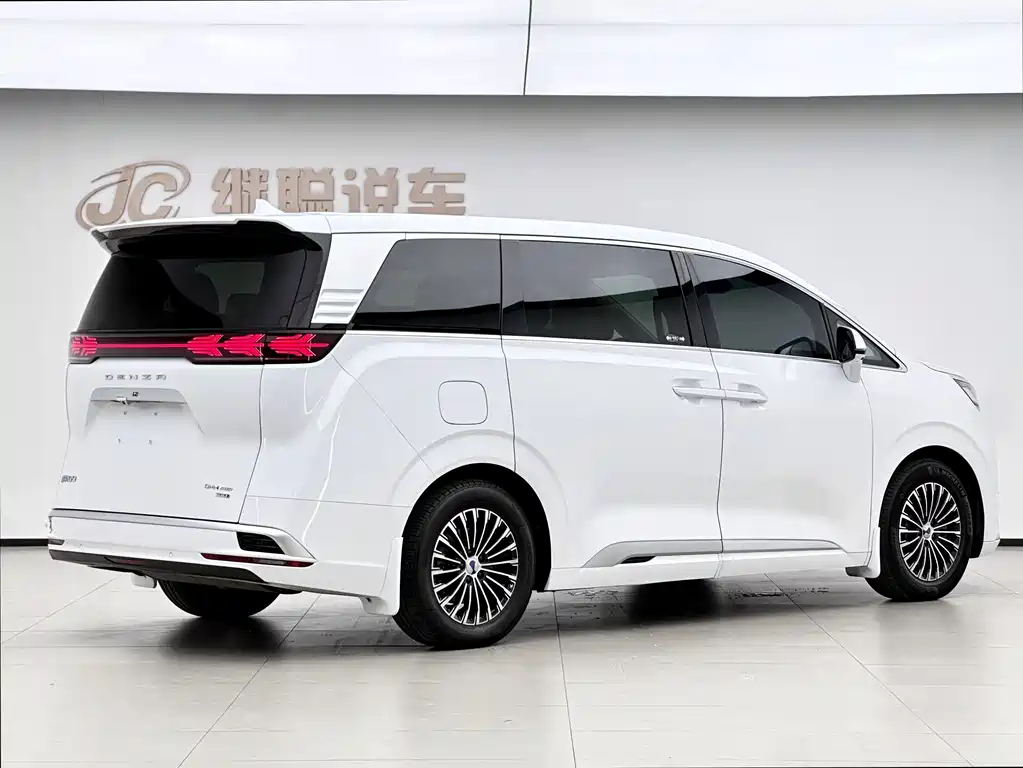 Denza D9 DM-i 1040 Distinguished