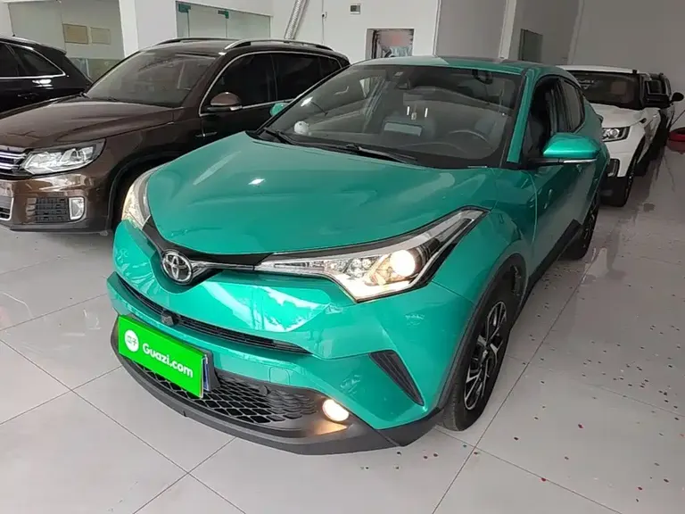 Toyota C-HR 2.0 L Leading