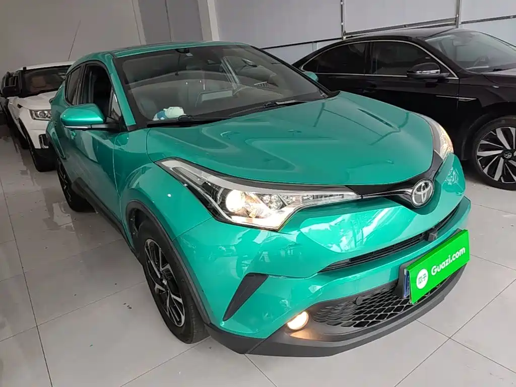 Toyota C-HR 2.0 L Leading