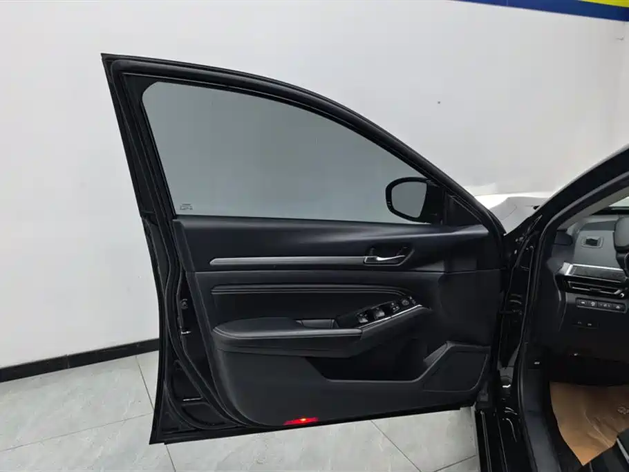 Teana 2.0 L XL-TLS Joy