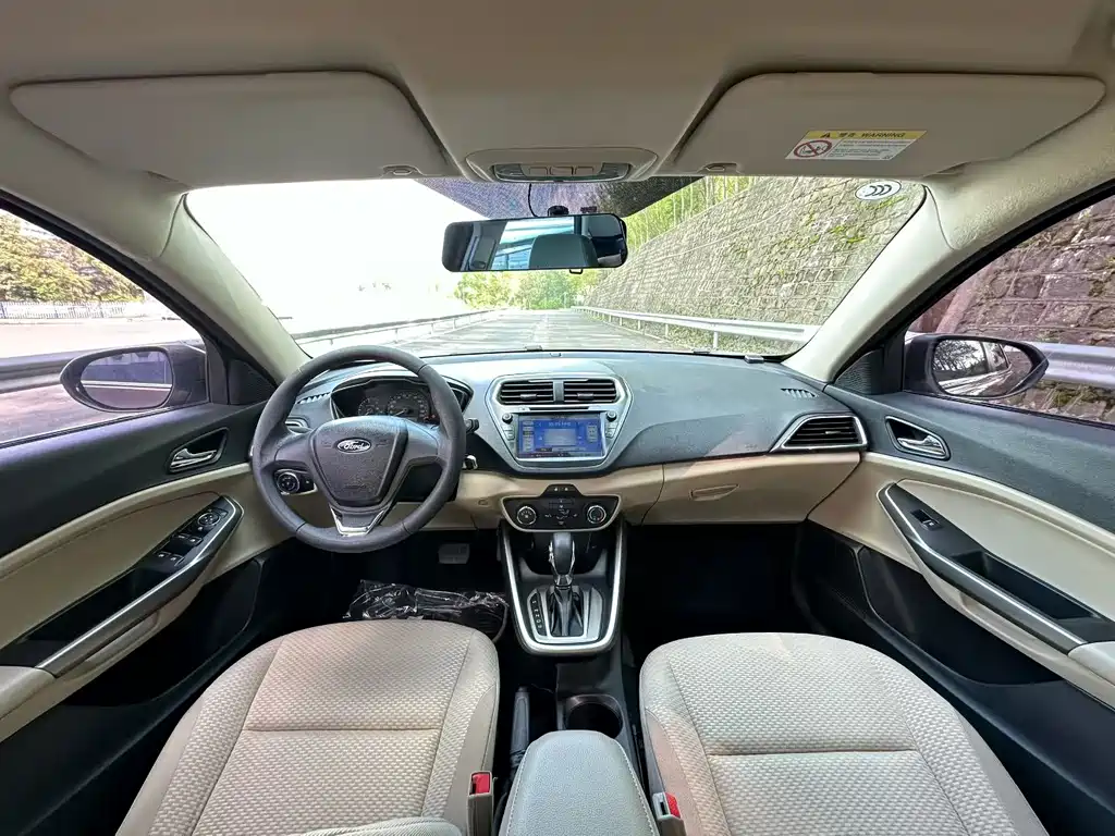 Escort 1.5 L Auto Comfort