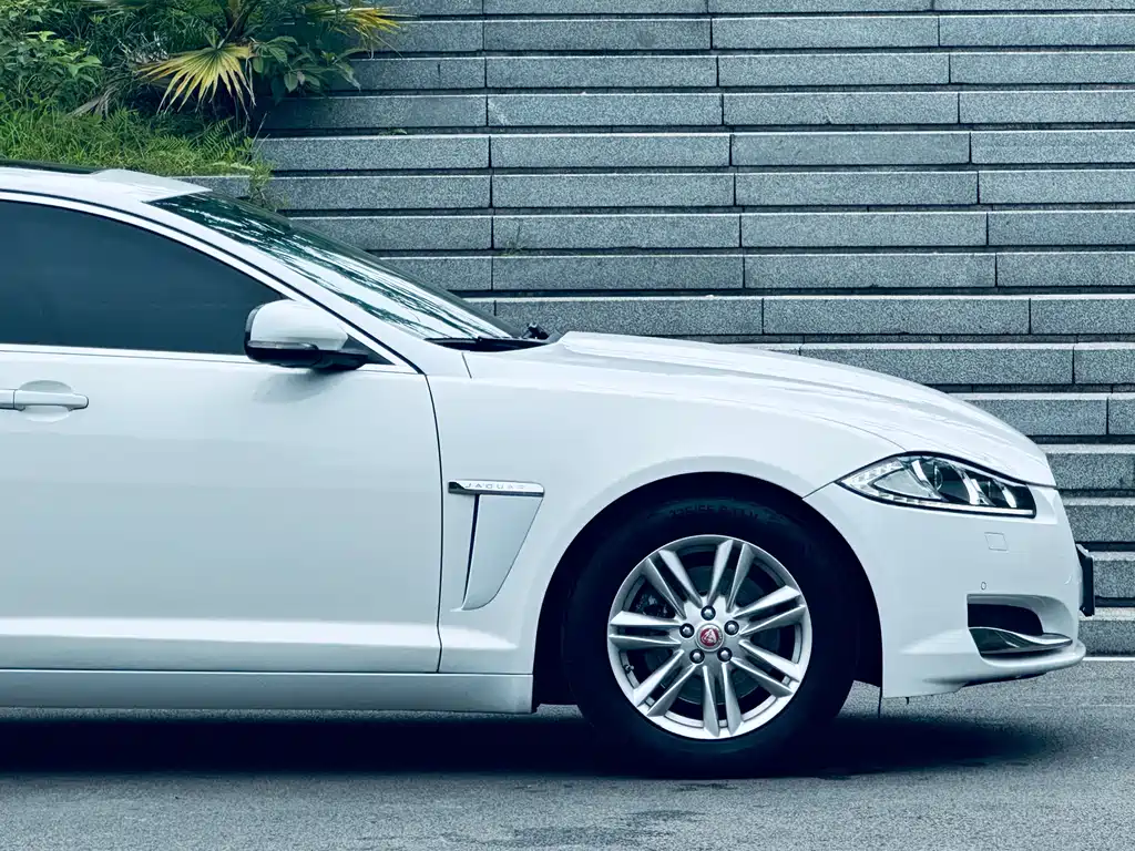 Jaguar XF XF 2.0 T 80 Anniversary Collector Elegance