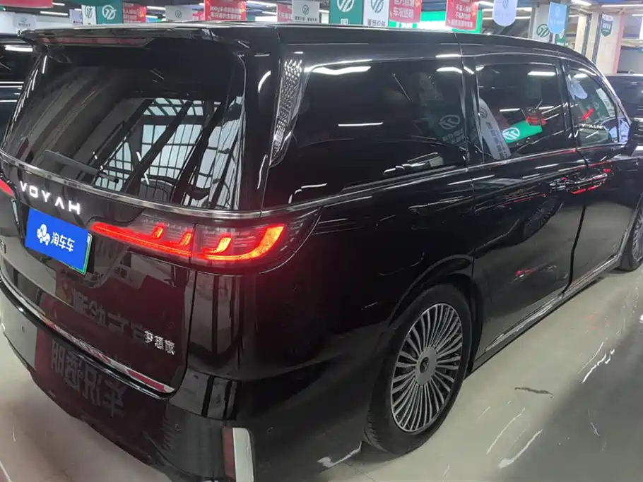 Voyah Dreamer PHEV 4 WD Flagship Kunpeng