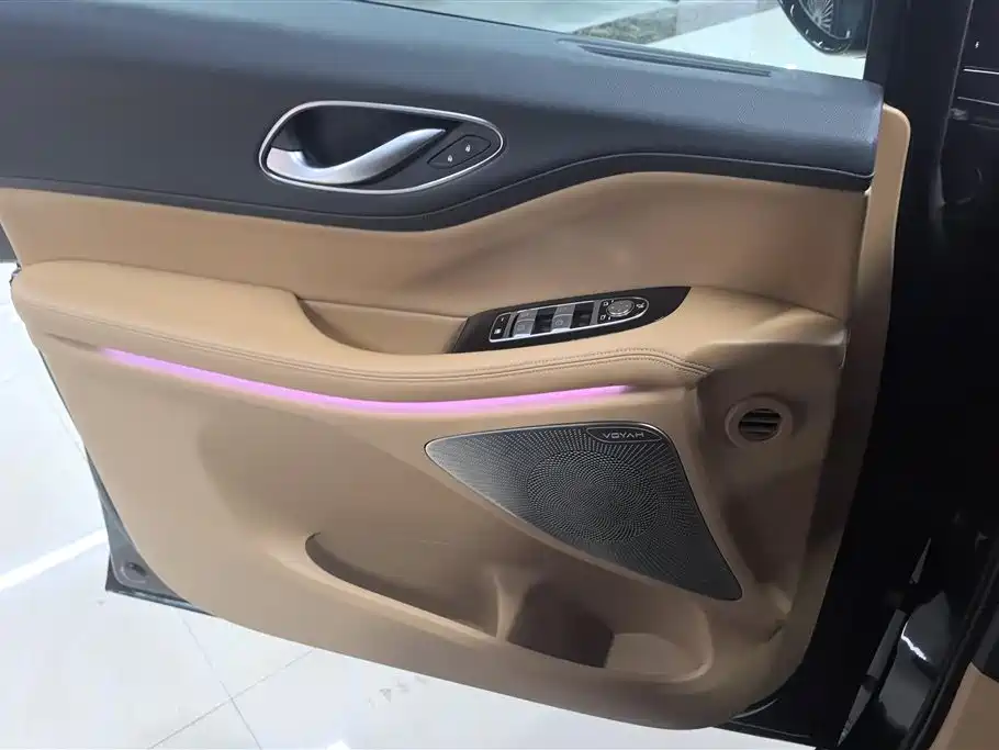 Voyah Dreamer PHEV 4 WD Flagship Kunpeng