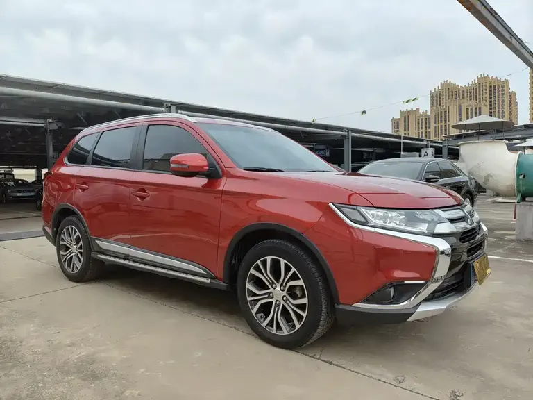 Mitsubishi Outlander 2.0 L 2 WD Excellence 7-seat