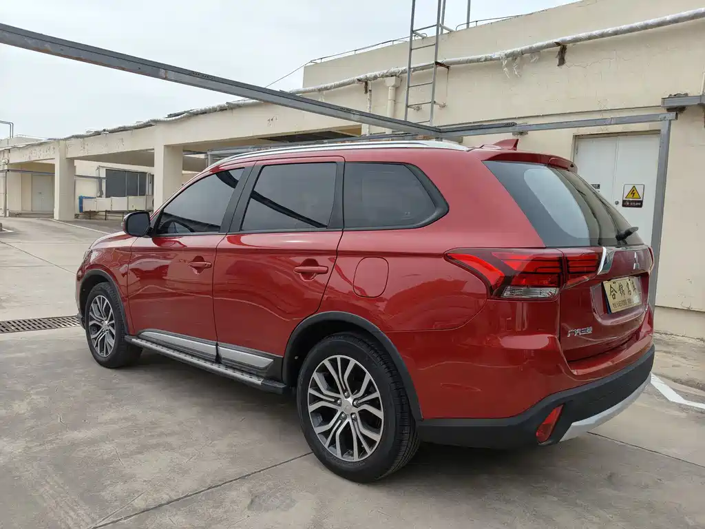 Outlander 2.0 L 2 WD Excellence 7-seat