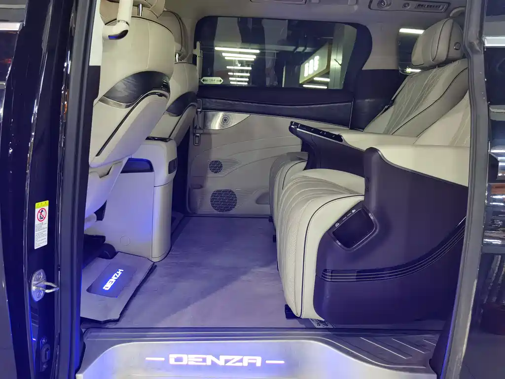 Denza D9 DM-i 1050 Premium