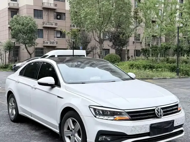 Volkswagen Lamando 230 TSI DSG Style CN-VI