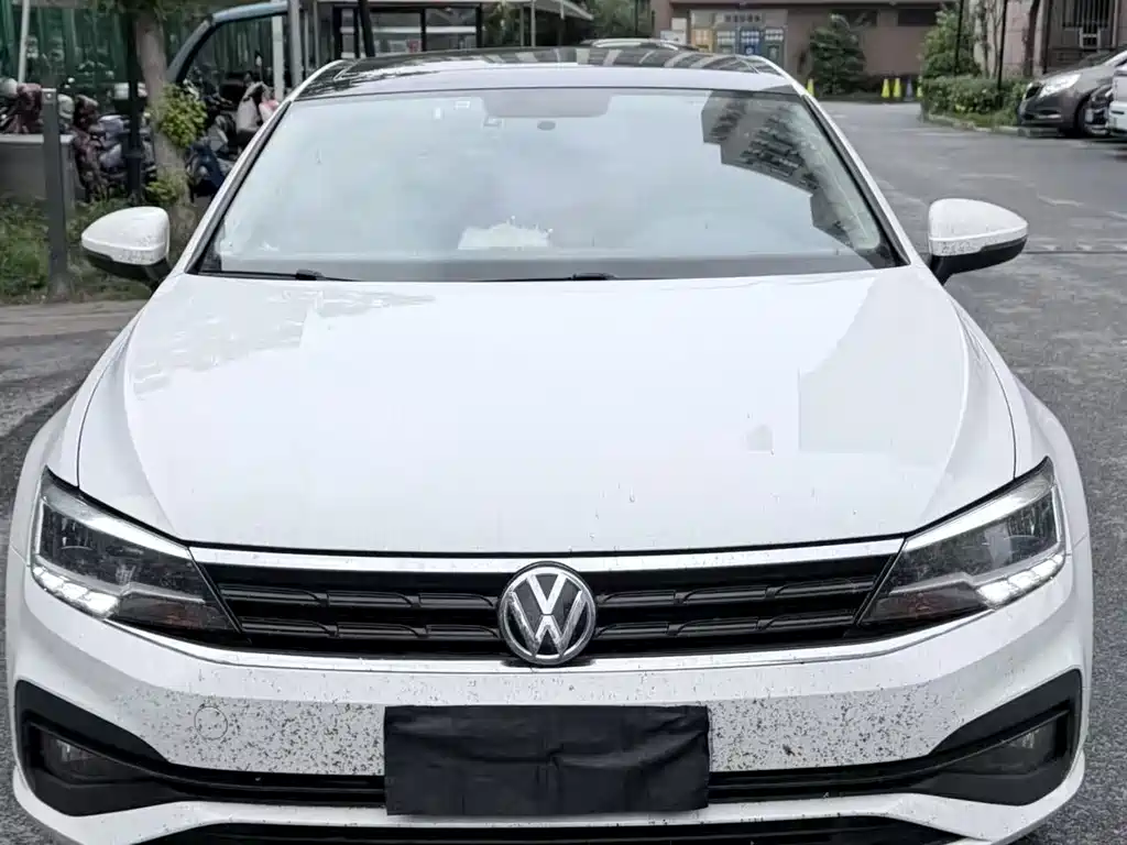 Lamando 230 TSI DSG Style CN-VI