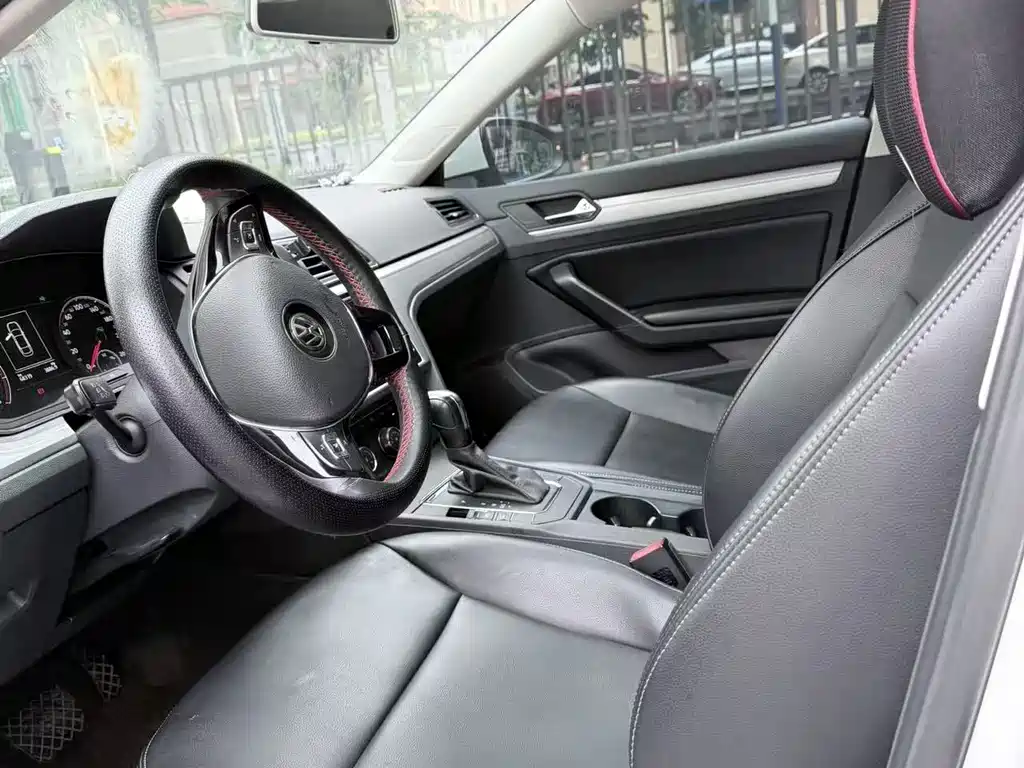 Lamando 230 TSI DSG Style CN-VI