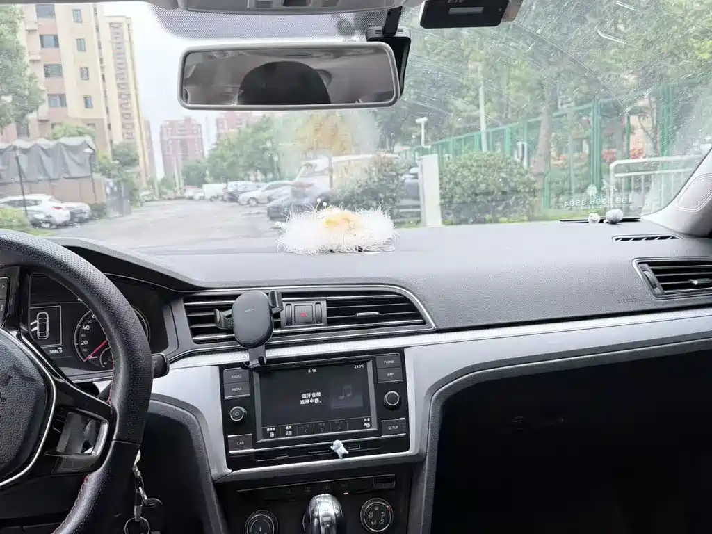 Lamando 230 TSI DSG Style CN-VI