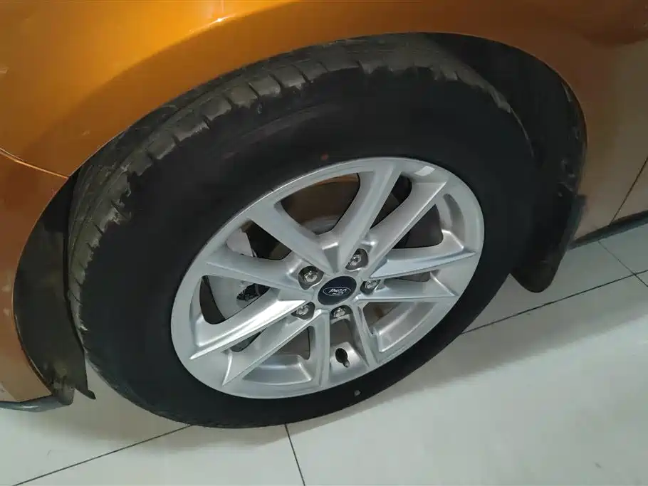 Focus Hatchback 1.6 L Auto Comfort