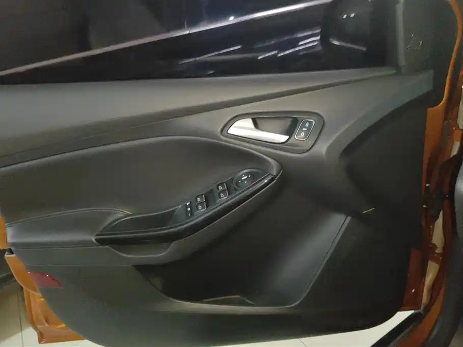 Focus Hatchback 1.6 L Auto Comfort
