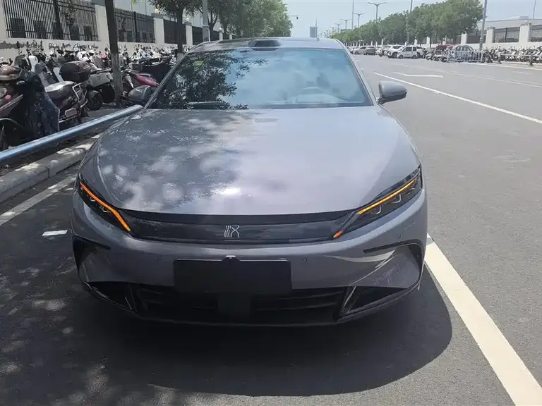 BYD Han DM-i Smart Drive 125 KM Honored